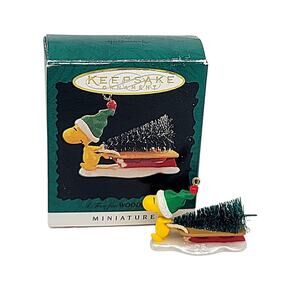 Vtg 1996 Hallmark Peanuts "A Tree for Woodstock" Miniature Christmas Ornament